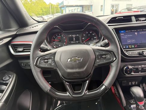 Used 2023 Chevrolet TrailBlazer RS w/ Convenience Package AWD/4WD image 16