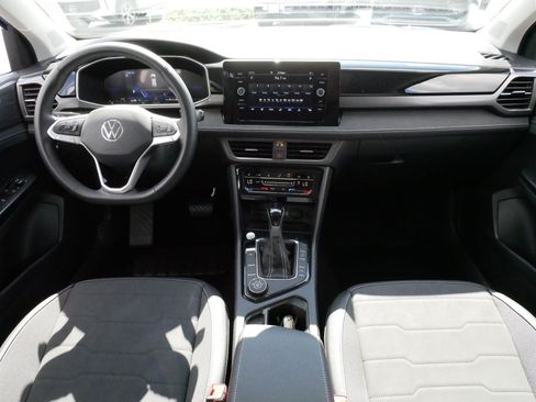 Certified 2025 Volkswagen Taos SE AWD/4WD image 10