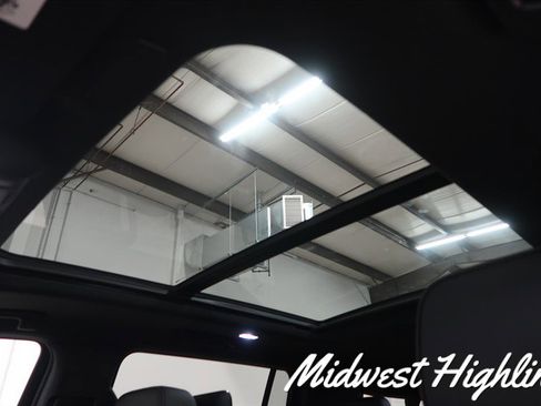 Used 2025 GMC Yukon XL Denali w/ Denali Reserve Package image 18