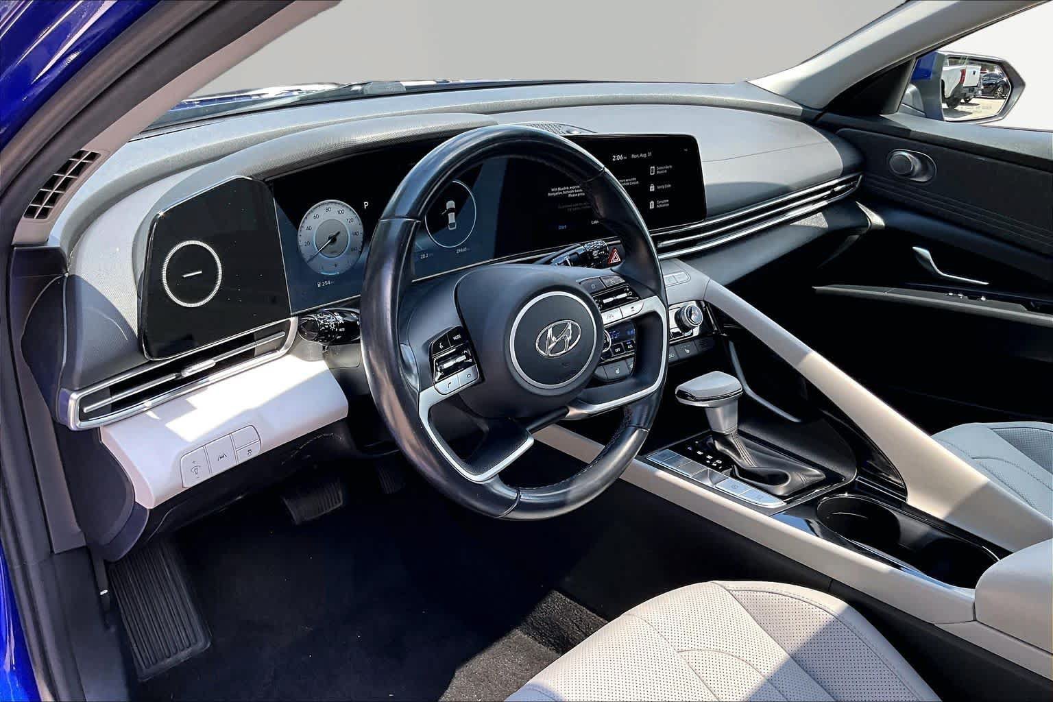 Used 2023 Hyundai Elantra Limited FWD image 18