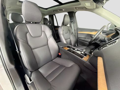 Used 2024 Volvo XC90 B6 Plus AWD/4WD image 30