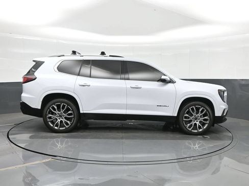 Used 2026 GMC Acadia Denali Ultimate w/ LPO, All-Weather Package AWD/4WD image 10