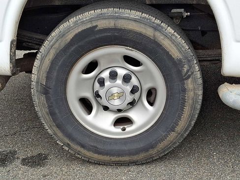 Used 2024 Chevrolet Express 2500 w/ Driver Convenience Package RWD image 8