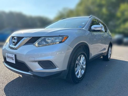 Used 2016 Nissan Rogue SV w/ SV Moonroof Package FWD image 1