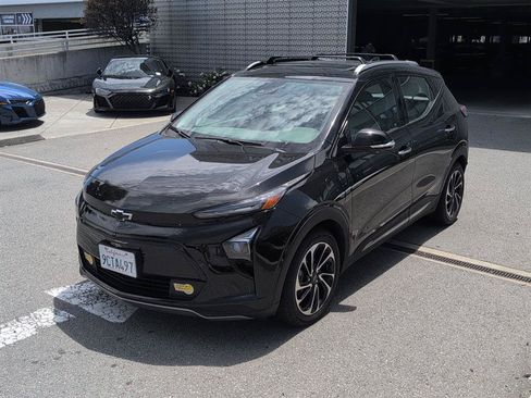 Used 2022 Chevrolet Bolt EUV Premier w/ Sun & Sound Package FWD image 1