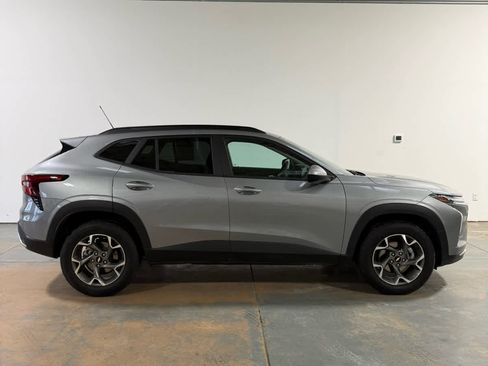 Certified 2025 Chevrolet Trax LT w/ LT Convenience Package image 6