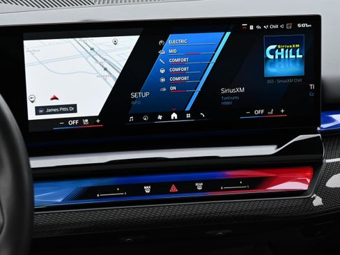 Used 2025 BMW M5 w/ Executive Package image 19