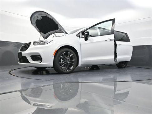 New 2026 Chrysler Pacifica Select image 27