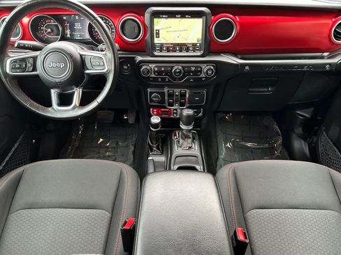 Used 2022 Jeep Wrangler Unlimited Rubicon w/ LED Lighting Group AWD/4WD image 3