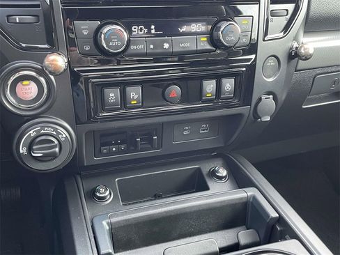 Used 2023 Nissan Titan PRO-4X w/ Pro-4x Convenience Package image 23
