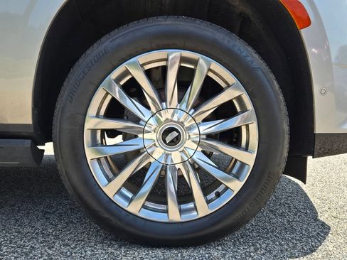 Used 2022 Cadillac Escalade ESV Premium Luxury w/ Performance Package AWD/4WD image 10