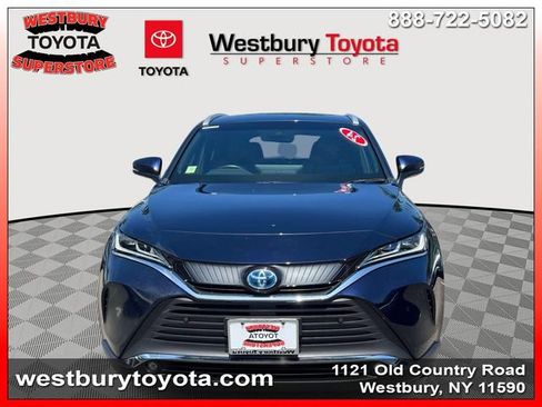 Certified 2024 Toyota Venza XLE AWD/4WD image 3