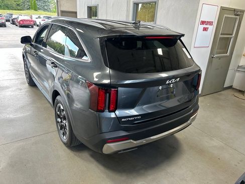 Used 2024 Kia Sorento S FWD image 6
