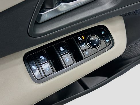 Used 2024 Nissan Ariya AWD image 15