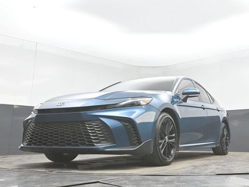 Used 2025 Toyota Camry SE w/ Convenience Package FWD image 42