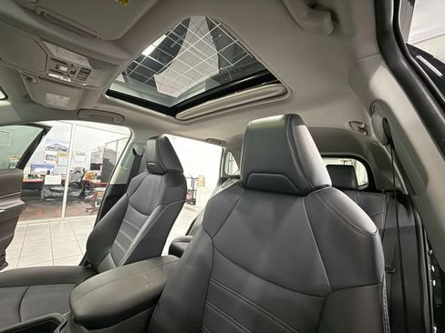 Used 2023 Toyota RAV4 XLE Premium image 28