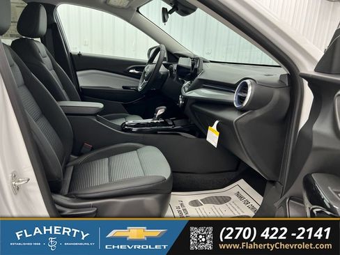 New 2026 Chevrolet Trax LT w/ LT Convenience Package FWD image 15