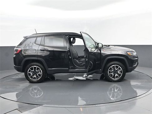 Used 2024 Jeep Compass Trailhawk image 25