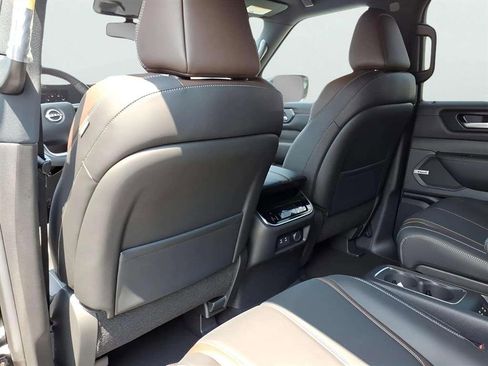 New 2026 Nissan Armada SL w/ Captain's Chari Seat Package image 15