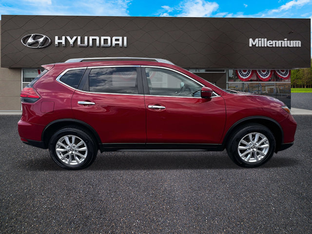 Used 2017 Nissan Rogue SV AWD/4WD image 4