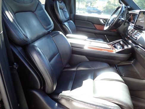 Used 2020 Lincoln Navigator Reserve image 10