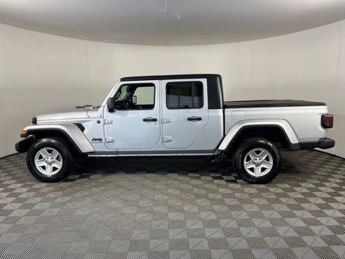 Used 2022 Jeep Gladiator Sport AWD/4WD image 4