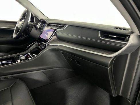 Used 2023 Jeep Grand Cherokee Limited w/ Luxury Tech Group II image 34