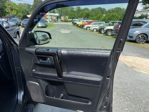 Used 2019 Toyota 4Runner TRD Off-Road AWD/4WD image 10