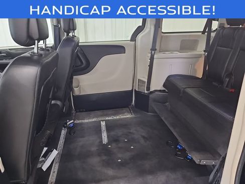 Used 2013 Chrysler Town & Country Touring FWD image 22