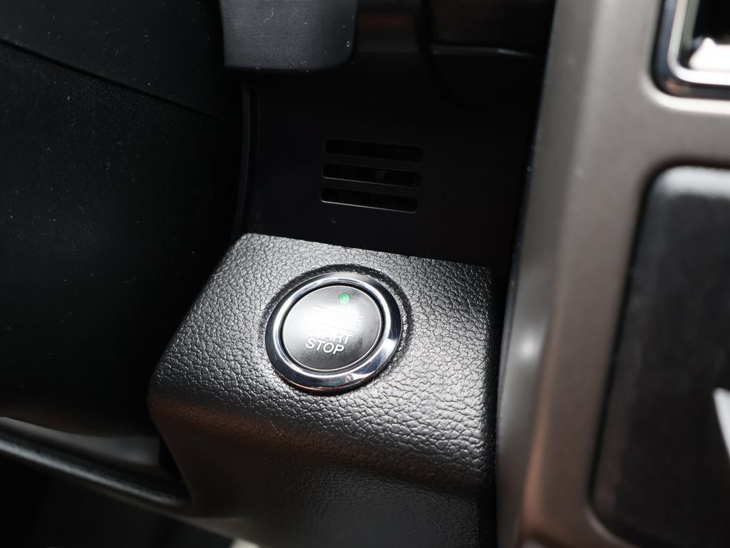 Used 2021 Ford Expedition XLT AWD/4WD image 19
