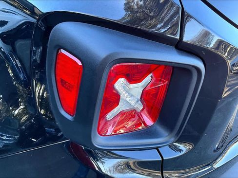 Used 2021 Jeep Renegade Sport image 29