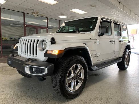 Used 2022 Jeep Wrangler Unlimited Sahara w/ Cold Weather Group AWD/4WD image 3
