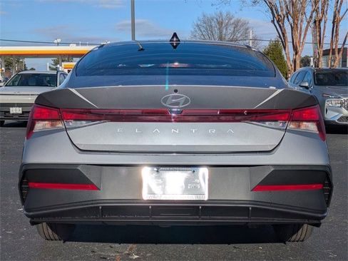 New 2026 Hyundai Elantra SE image 5