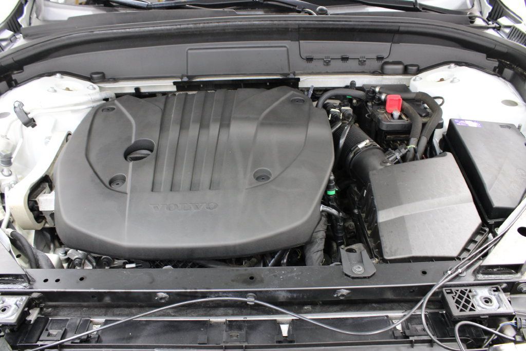Used 2024 Volvo XC60 B5 Plus AWD/4WD image 35