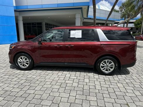 Used 2024 Kia Carnival LX FWD image 36