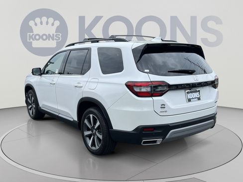 Used 2023 Honda Pilot Touring image 4
