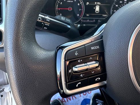 Used 2023 Kia Sorento LX image 21