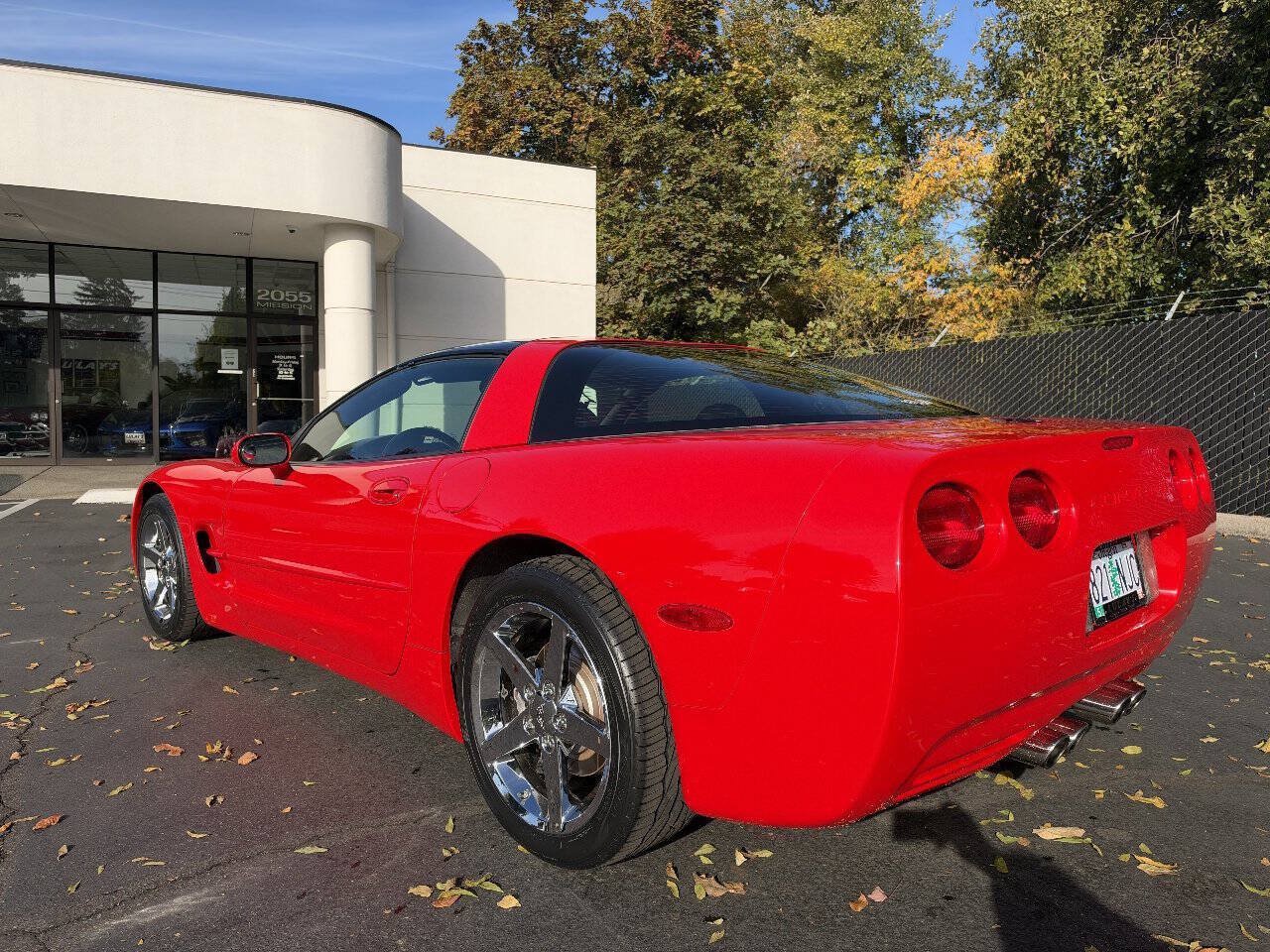 Used 1998 Chevrolet Corvette Coupe RWD image 3
