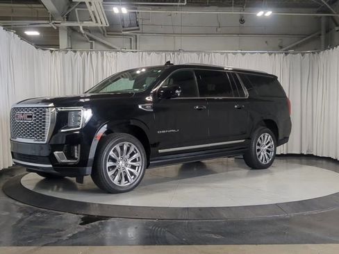 Used 2023 GMC Yukon XL Denali AWD/4WD image 4