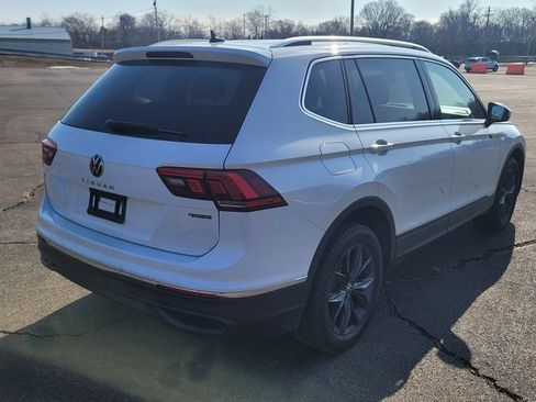 Used 2022 Volkswagen Tiguan SE AWD/4WD image 12