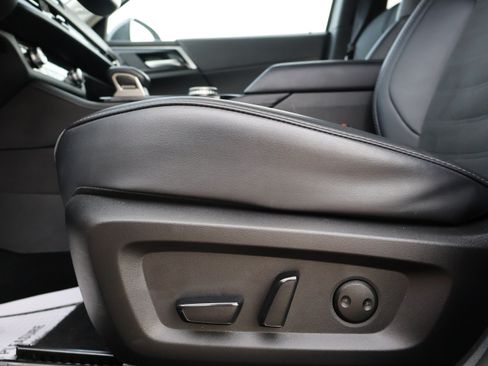 Used 2025 Mitsubishi Outlander SE FWD image 17