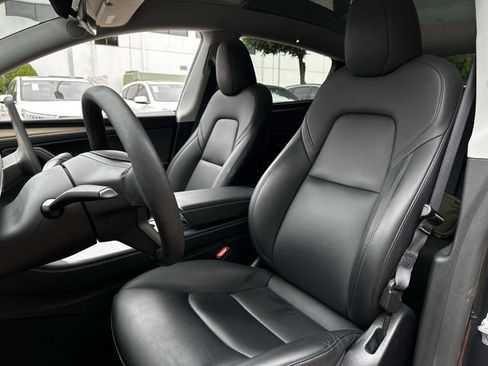 Used 2024 Tesla Model Y Long Range AWD/4WD image 25