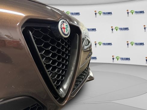 Used 2018 Alfa Romeo Stelvio AWD image 12