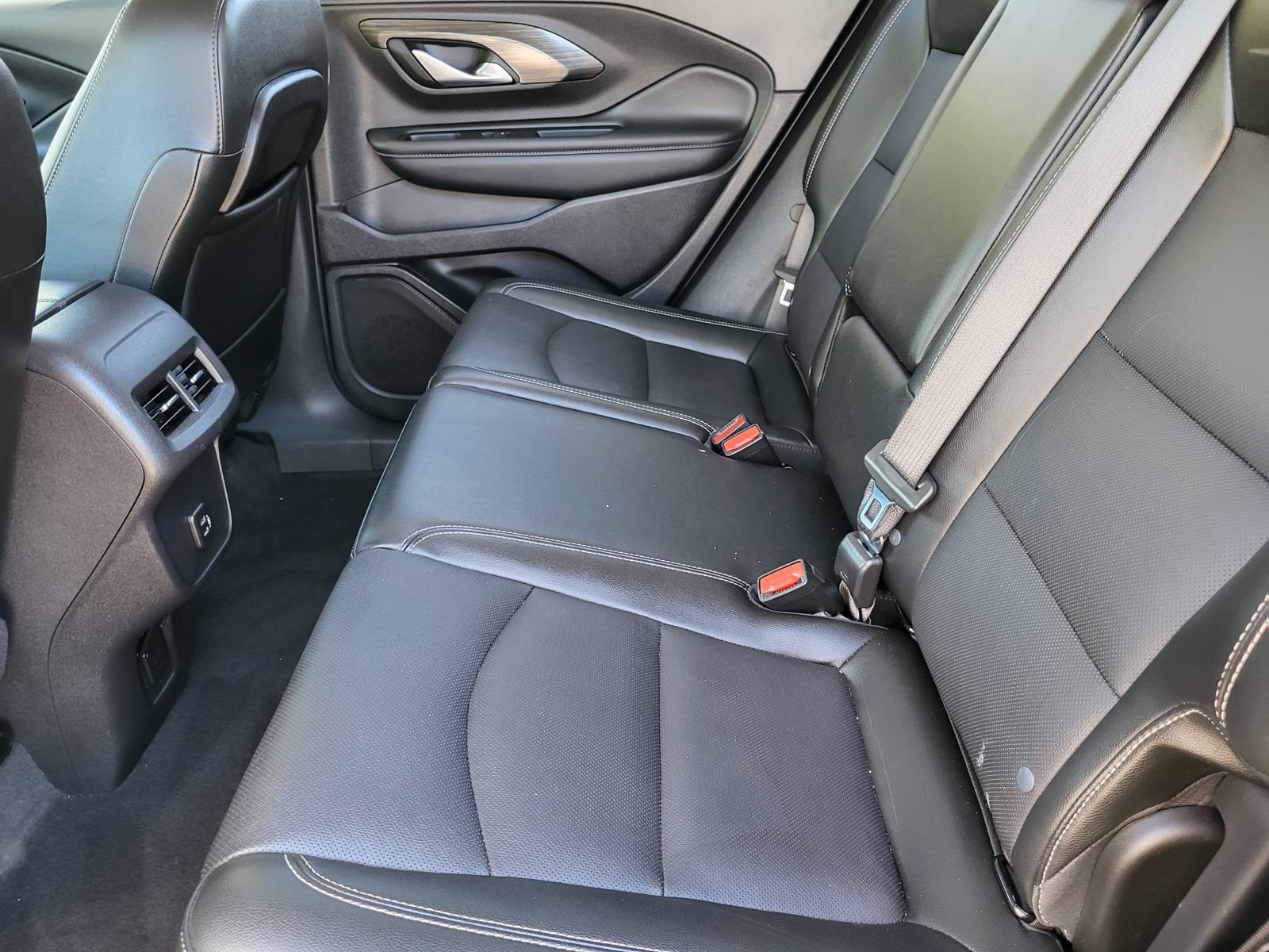 Used 2024 GMC Terrain SLT AWD/4WD image 28