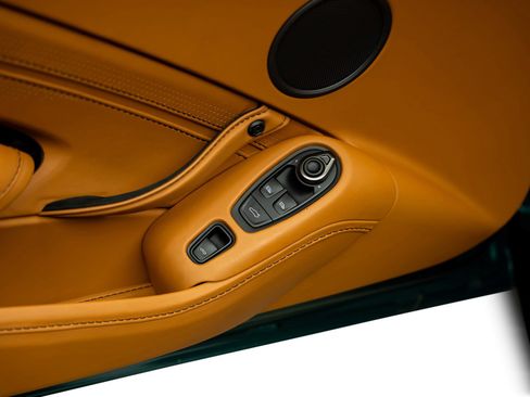 Used 2023 Aston Martin V8 Vantage Roadster RWD image 55