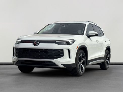 New 2026 Volkswagen Tiguan SE FWD image 1