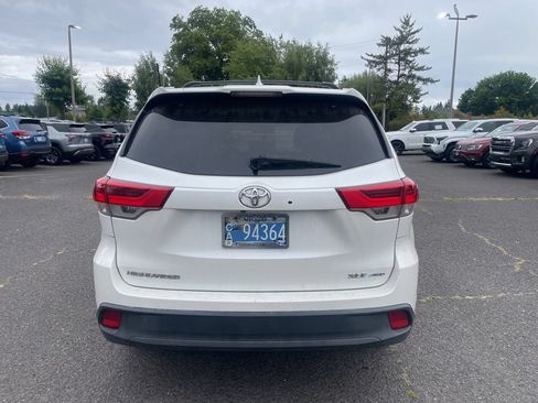 Used 2017 Toyota Highlander XLE AWD/4WD image 5