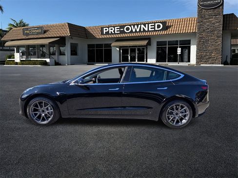 Used 2019 Tesla Model 3 Standard Range Plus image 4