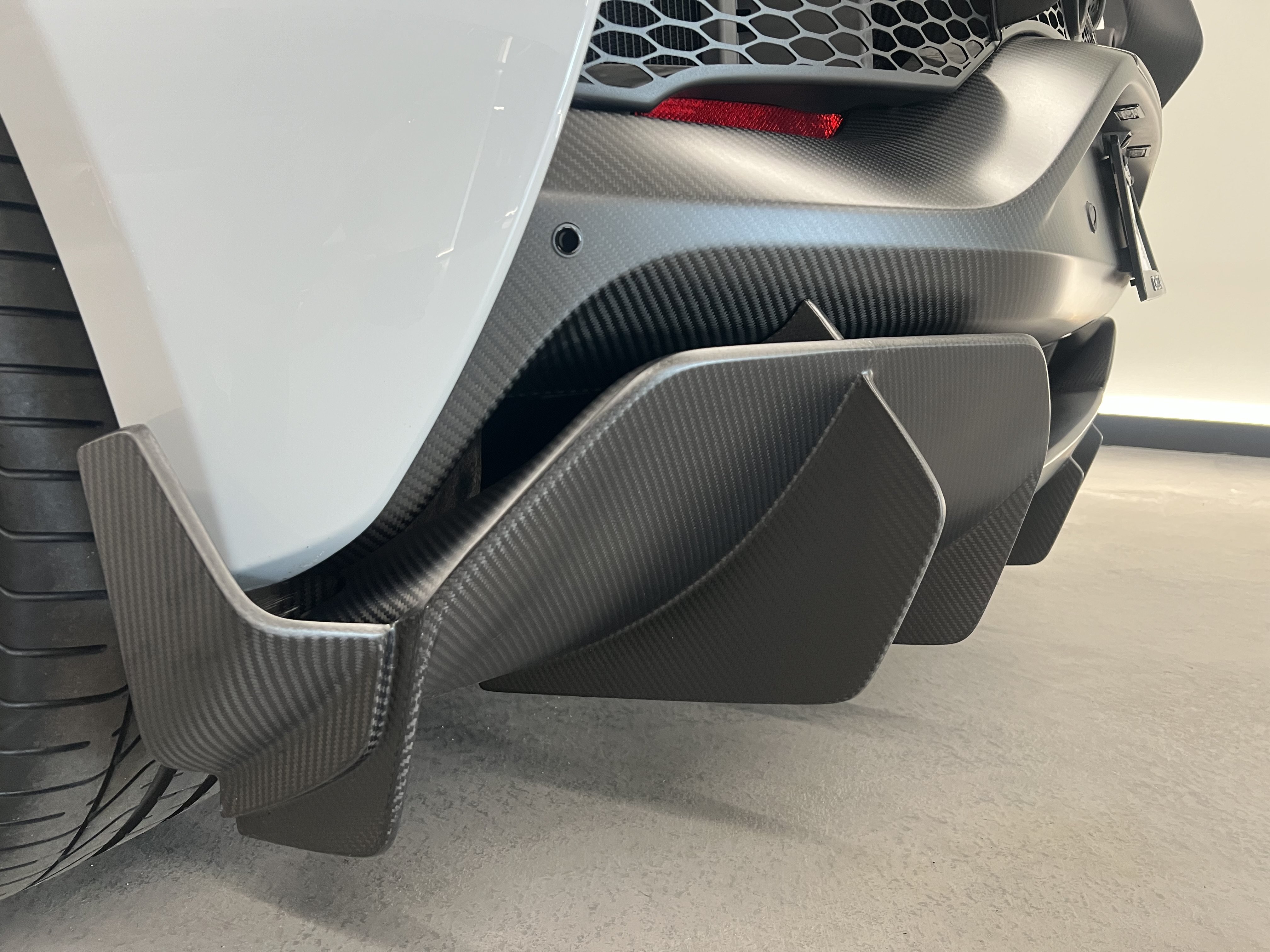 Used 2023 McLaren Artura RWD image 18