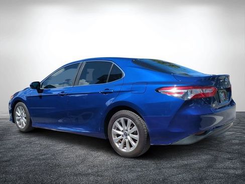 Used 2018 Toyota Camry LE FWD image 6